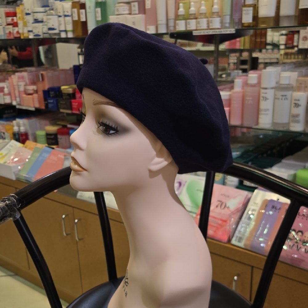 Elegant Navy Wool Beret